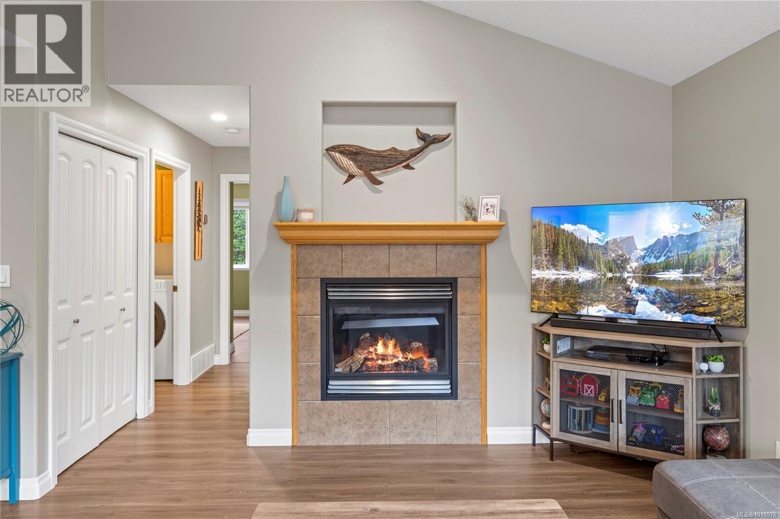 560 Viking Way, French Creek