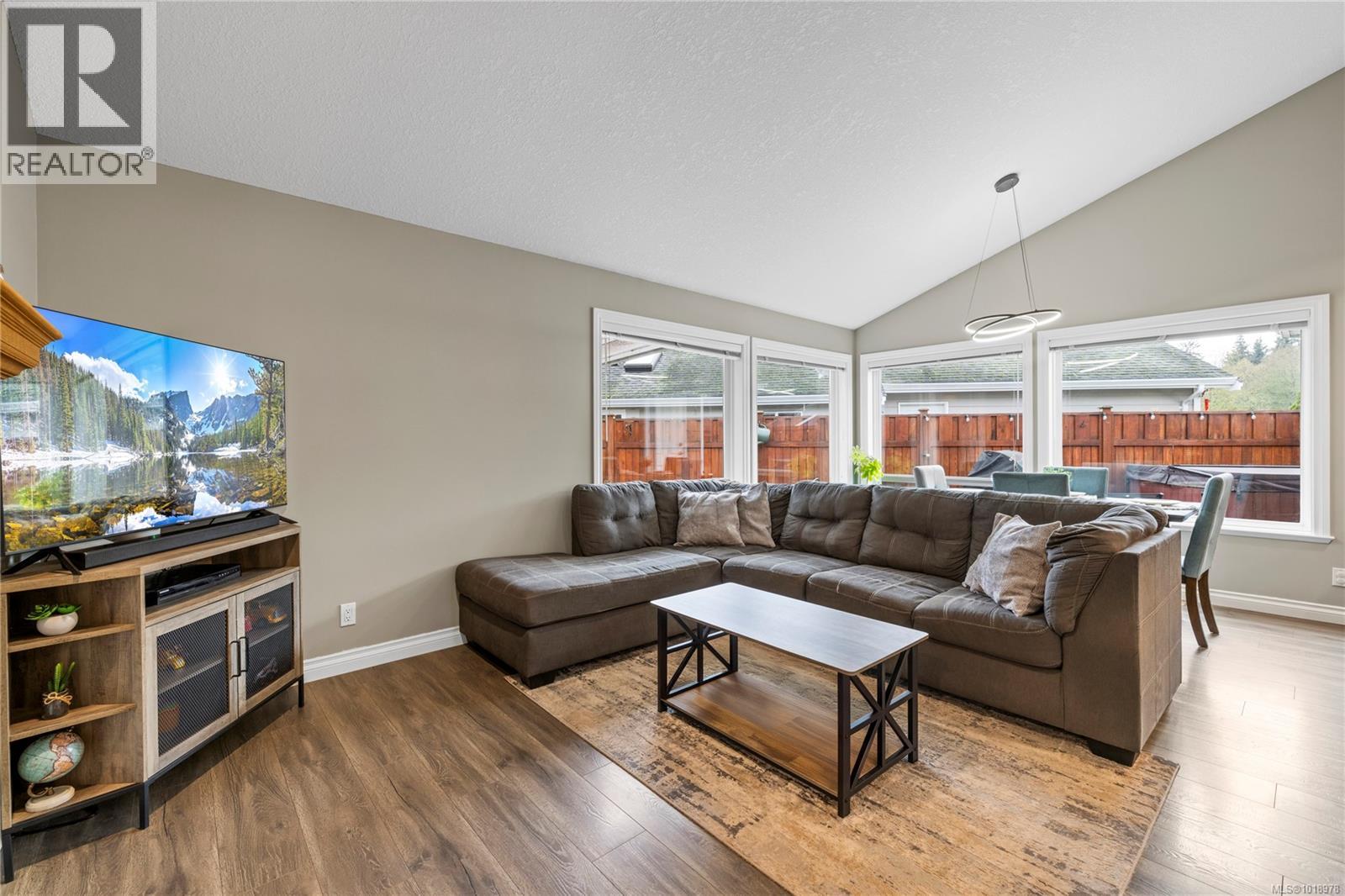 560 Viking Way, French Creek