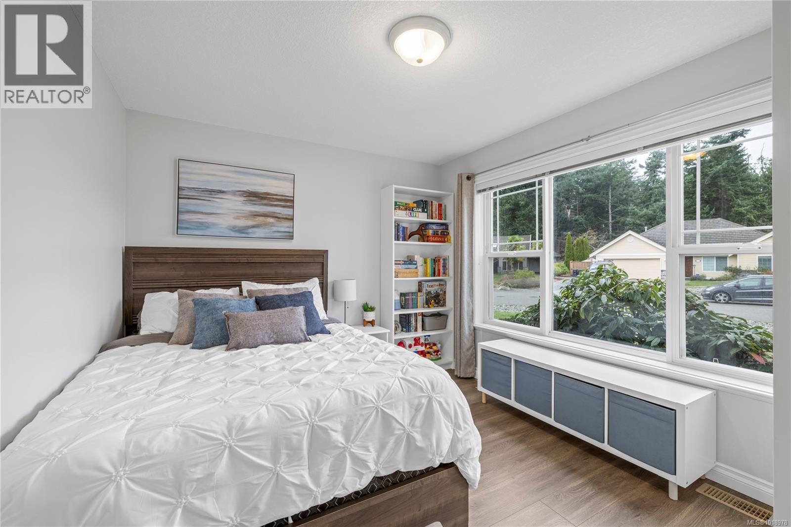 560 Viking Way, French Creek