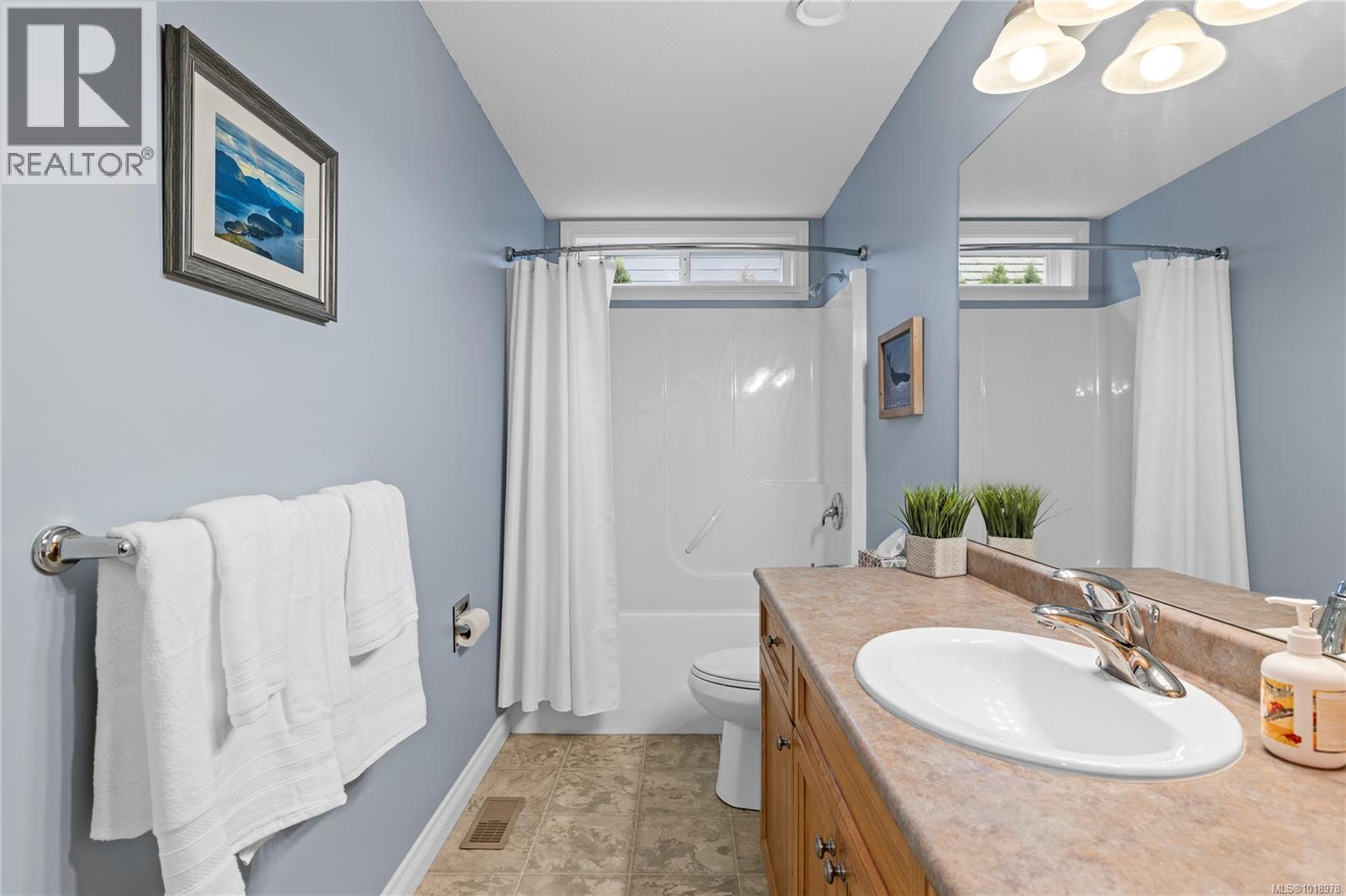 560 Viking Way, French Creek