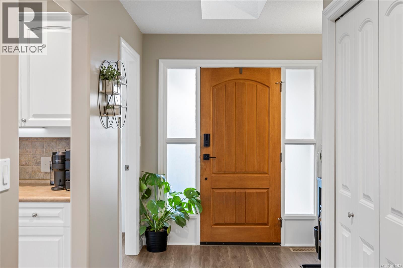 560 Viking Way, French Creek