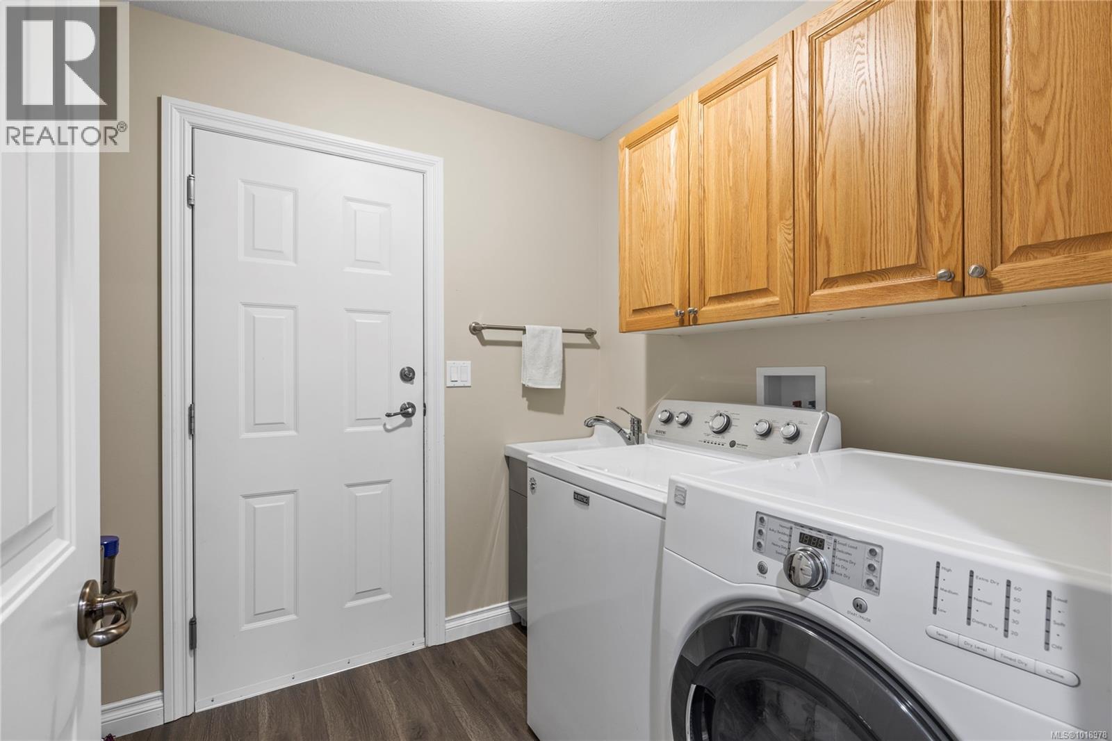 560 Viking Way, French Creek