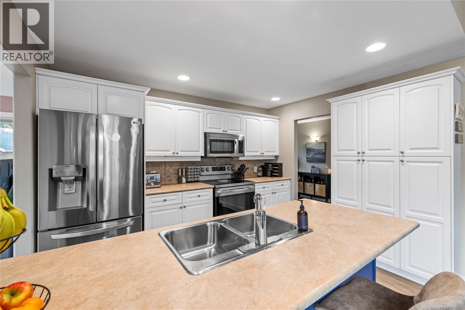 560 Viking Way, French Creek