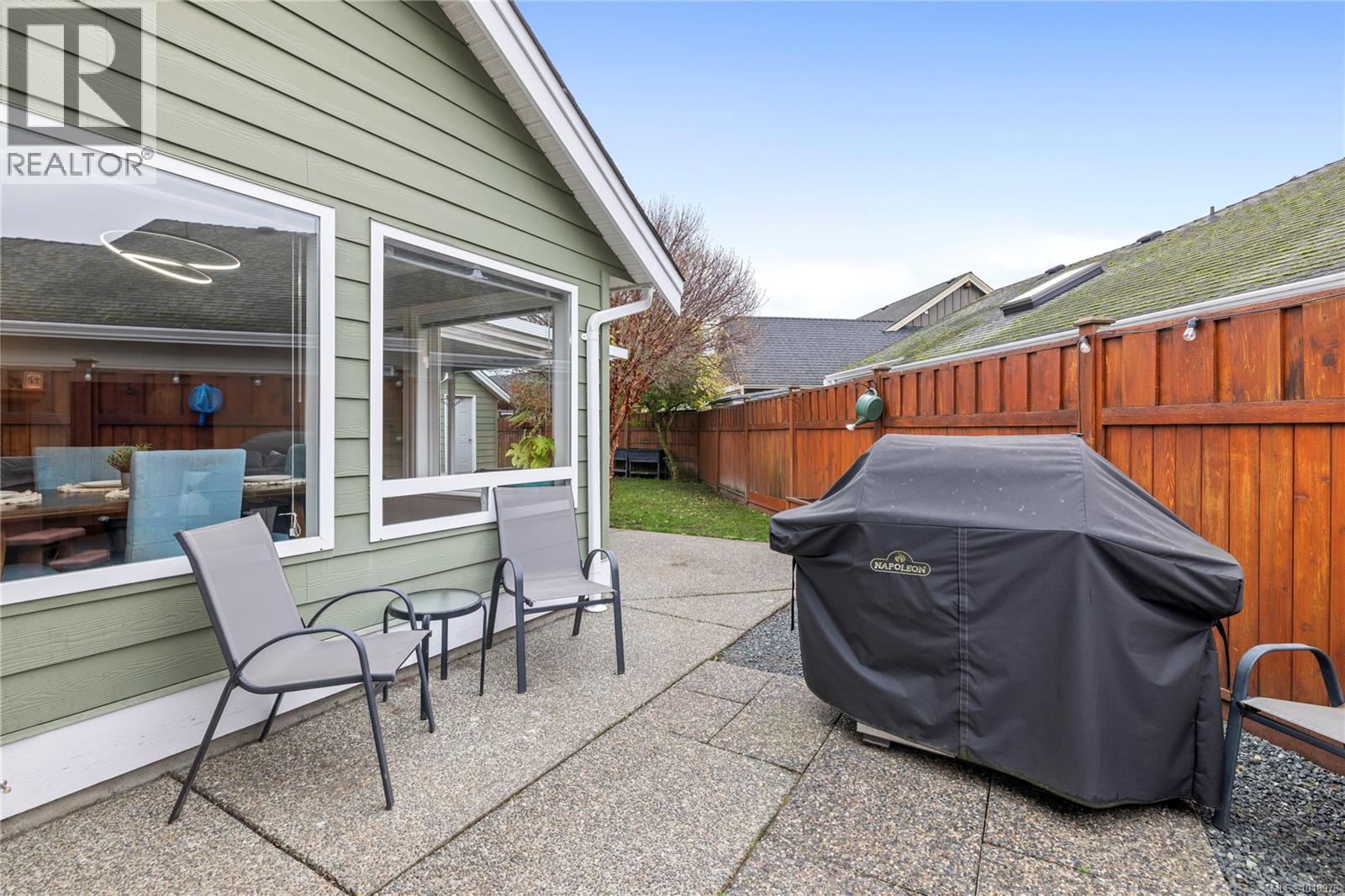 560 Viking Way, French Creek