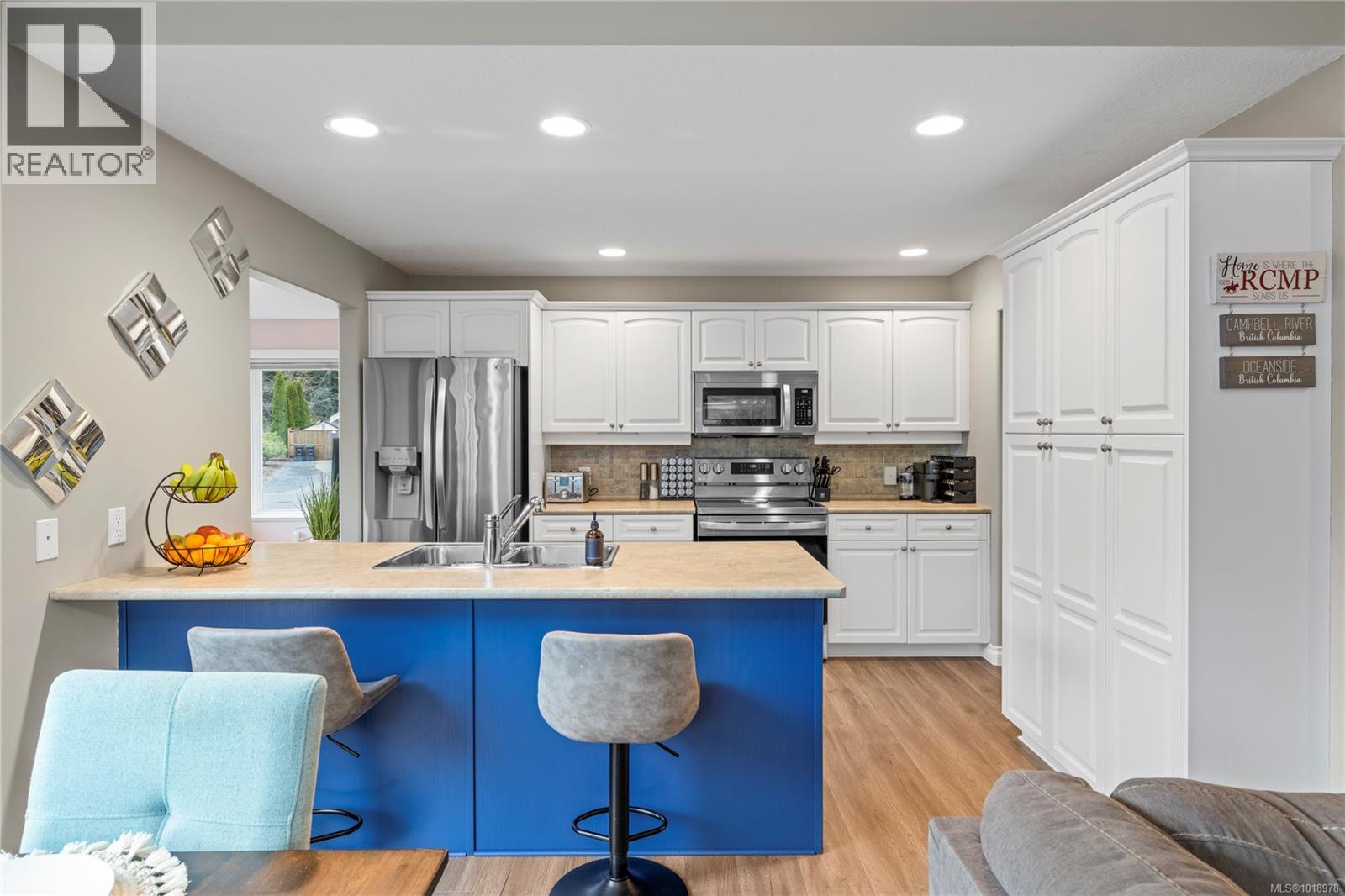 560 Viking Way, French Creek