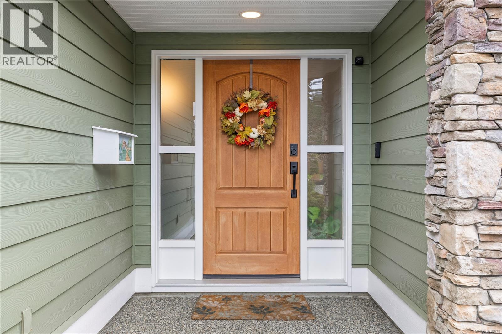 560 Viking Way, French Creek