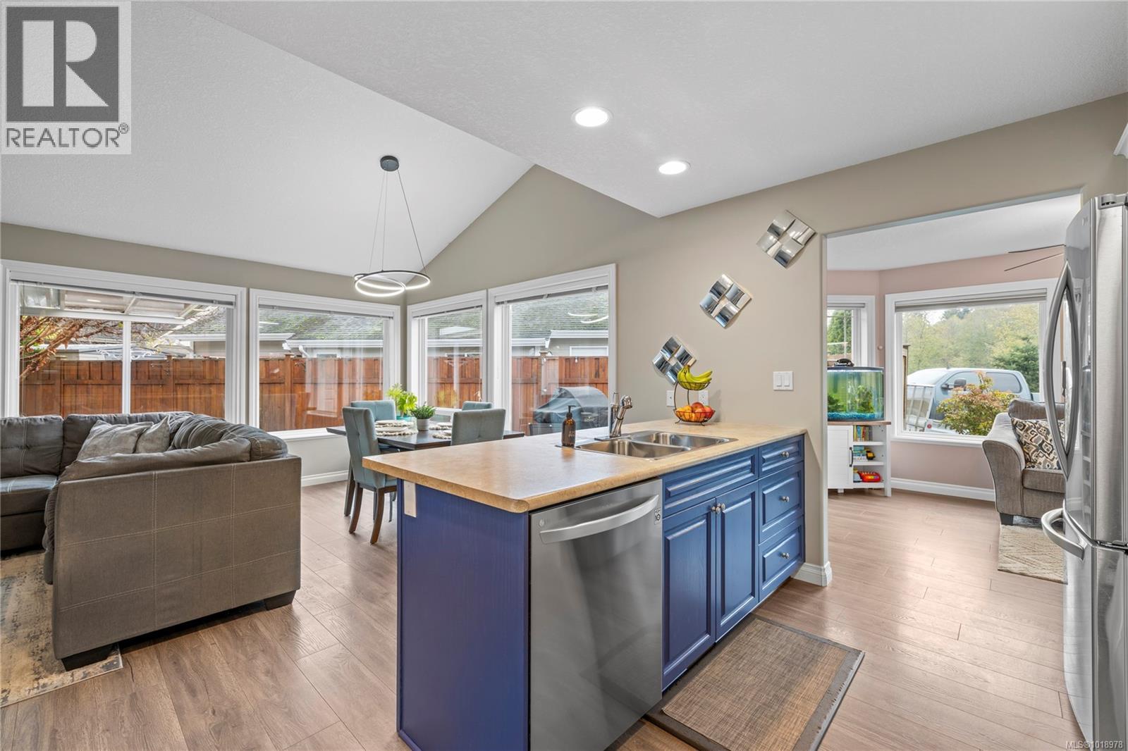 560 Viking Way, French Creek