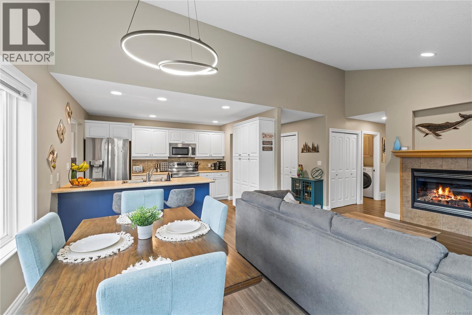 560 Viking Way, French Creek