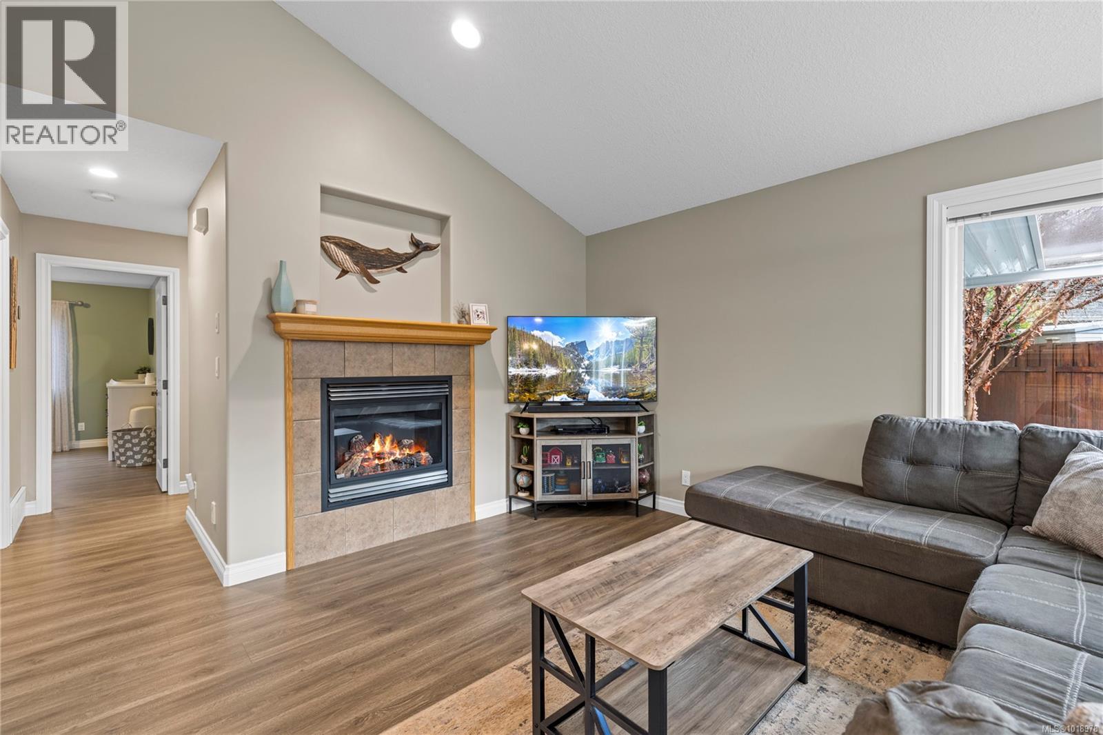 560 Viking Way, French Creek