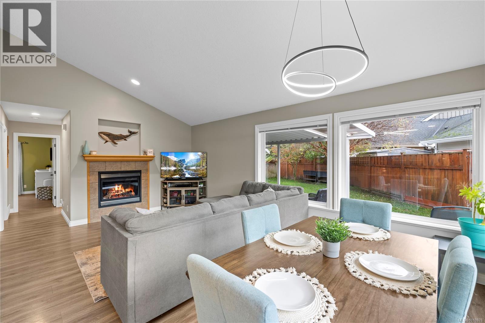 560 Viking Way, French Creek