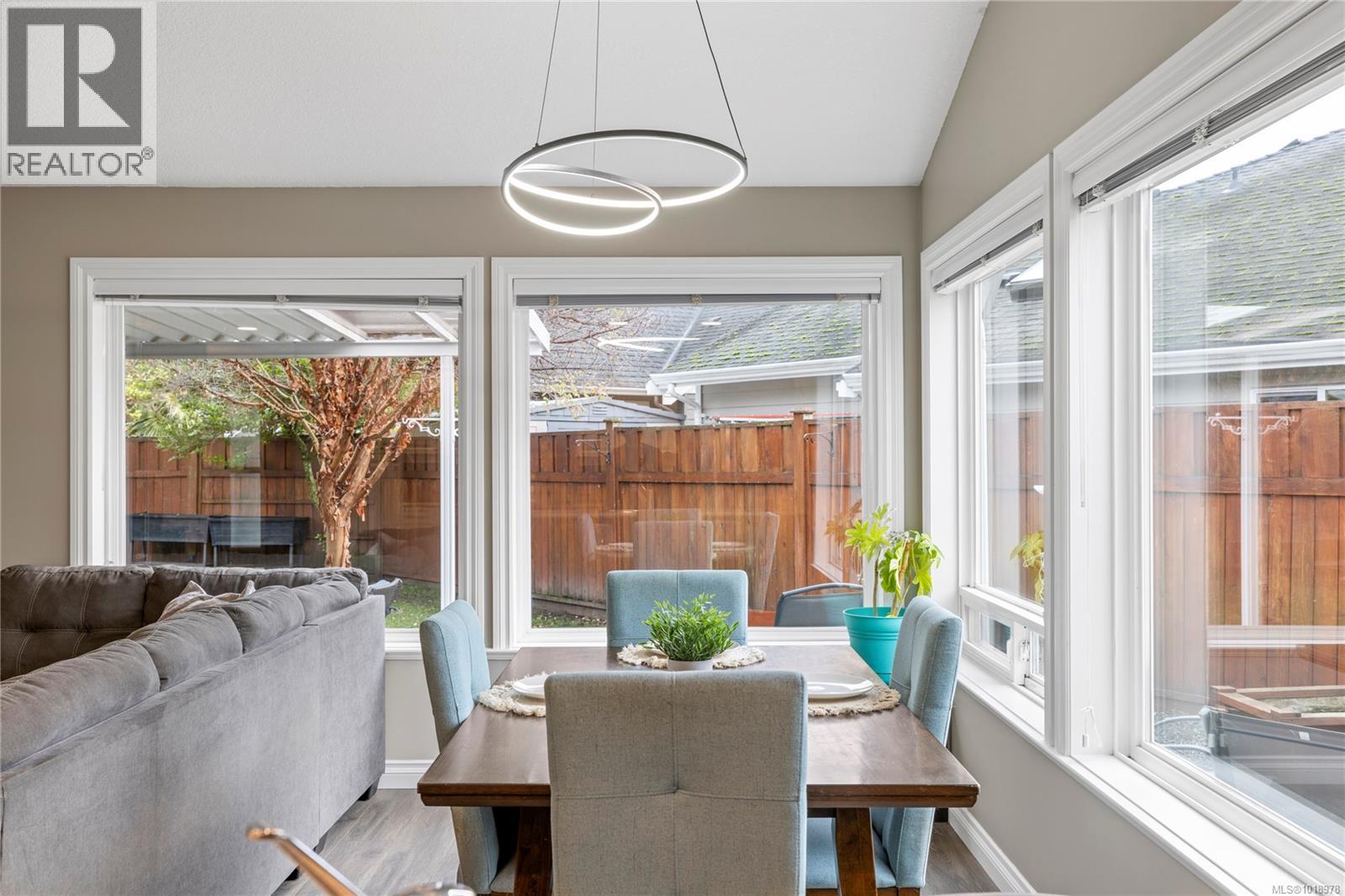 560 Viking Way, French Creek