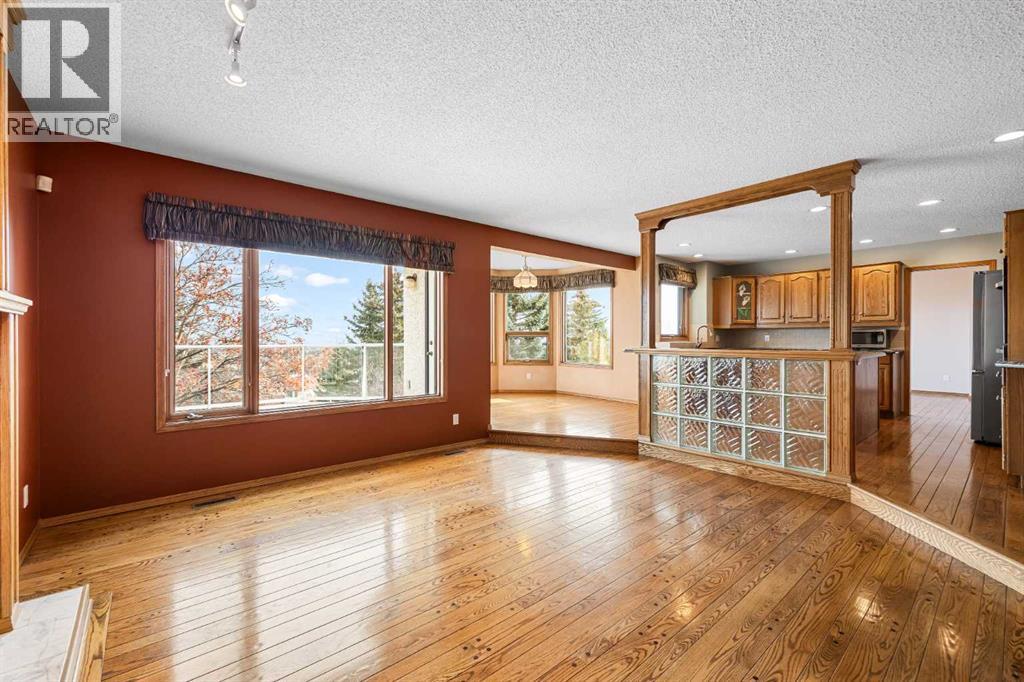 Single Family House for Sale in  Signature Way SW Signal Hill Calgary 