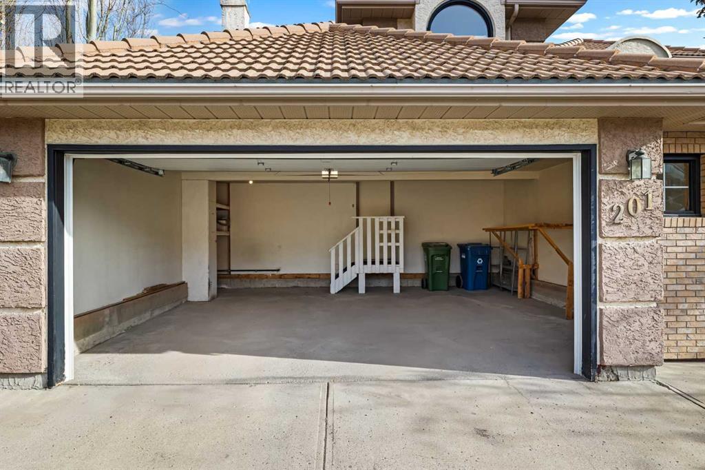 Single Family House for Sale in  Signature Way SW Signal Hill Calgary 