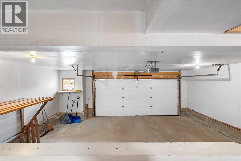 Single Family House for Sale in  Signature Way SW Signal Hill Calgary 