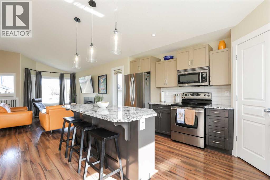 Single Family House Bi-level for Sale in  Mt Sunburst Crescent W Sunridge Lethbridge 