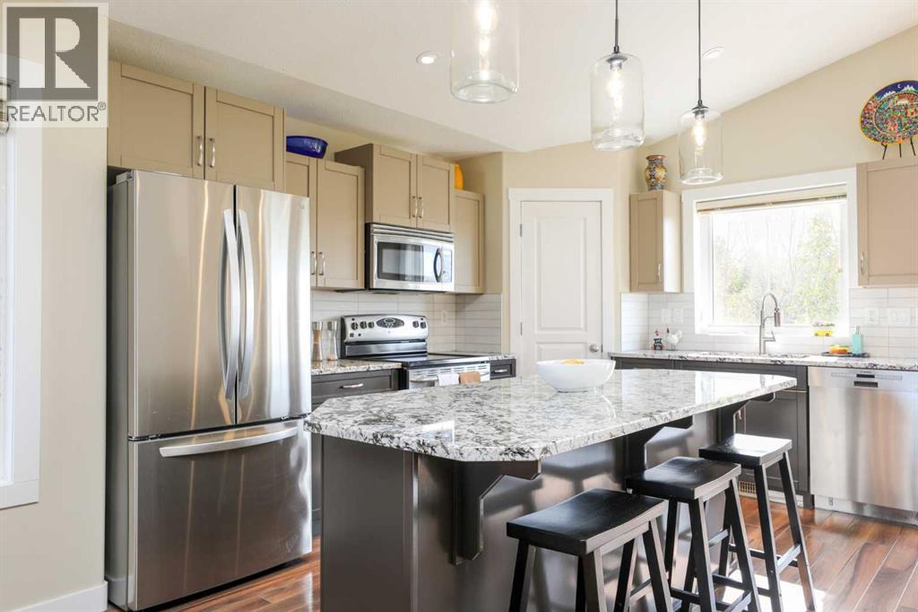 Single Family House Bi-level for Sale in  Mt Sunburst Crescent W Sunridge Lethbridge 