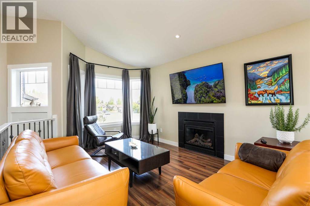 Single Family House Bi-level for Sale in  Mt Sunburst Crescent W Sunridge Lethbridge 