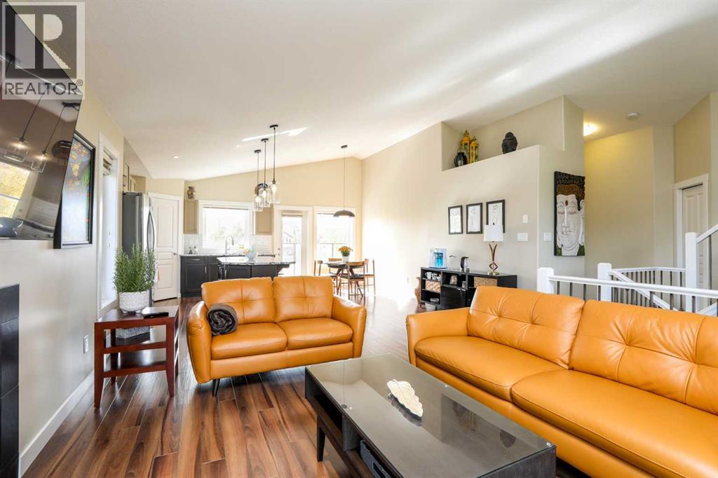 Single Family House Bi-level for Sale in  Mt Sunburst Crescent W Sunridge Lethbridge 