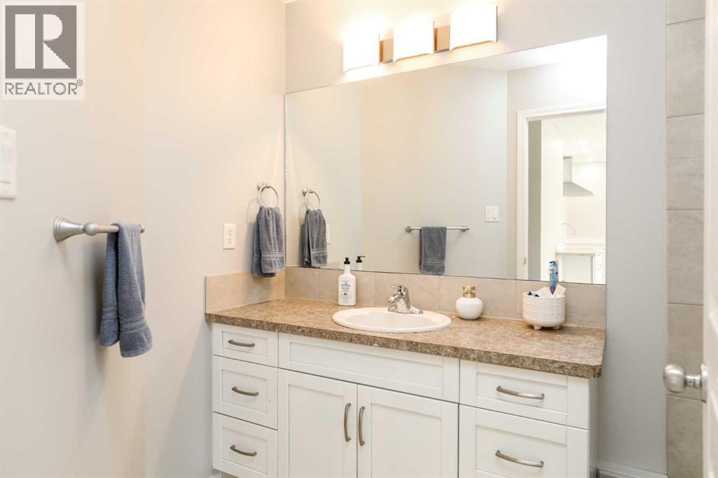 Single Family House Bi-level for Sale in  Mt Sunburst Crescent W Sunridge Lethbridge 