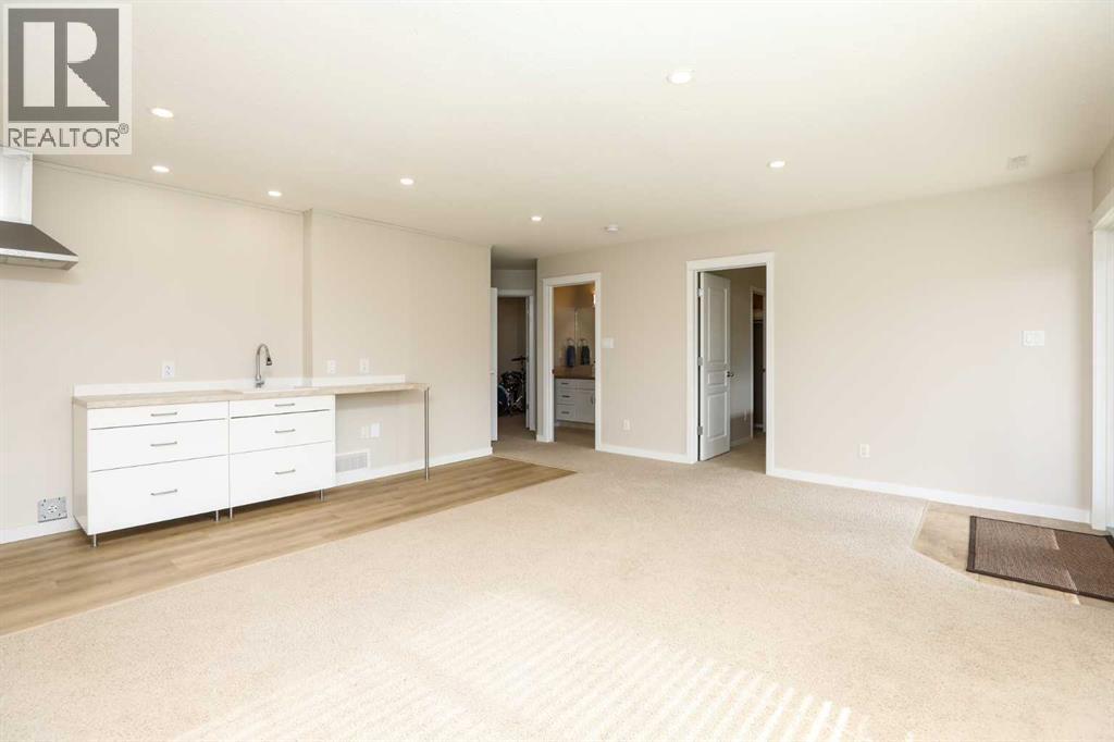 Single Family House Bi-level for Sale in  Mt Sunburst Crescent W Sunridge Lethbridge 