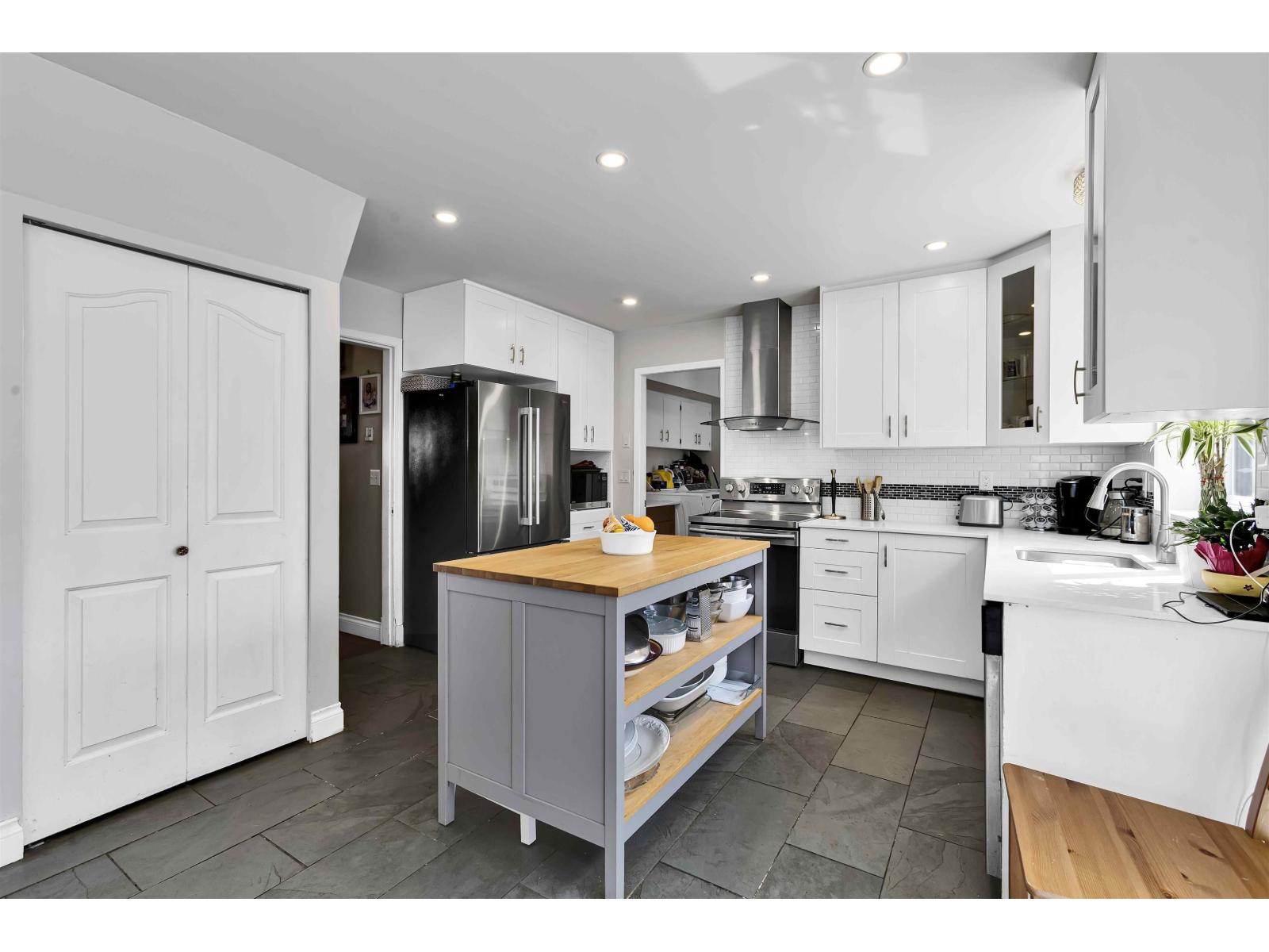 11318 82 Avenue, Delta