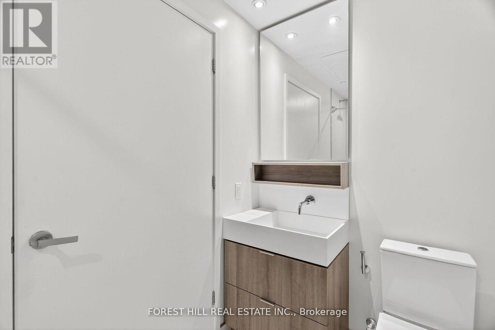 #1241 8 HILLSDALE AVENUE E - 19
