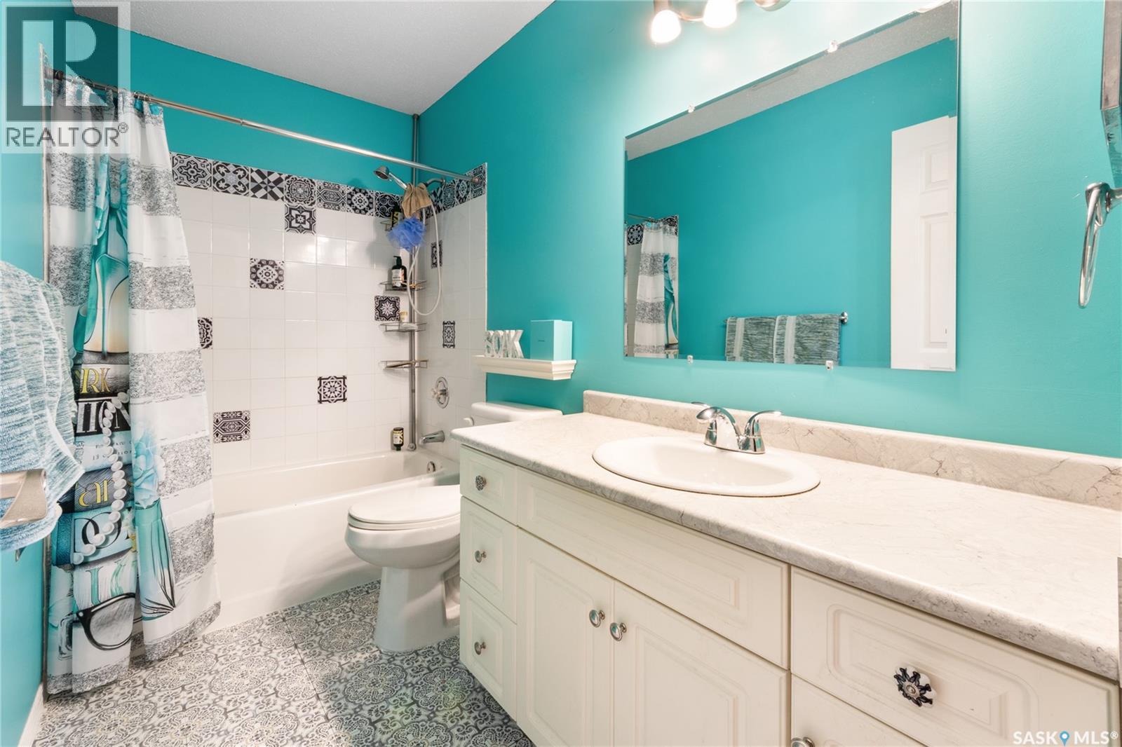 Single Family House Bi-level for Sale in   Heritage LANE Saskatoon 