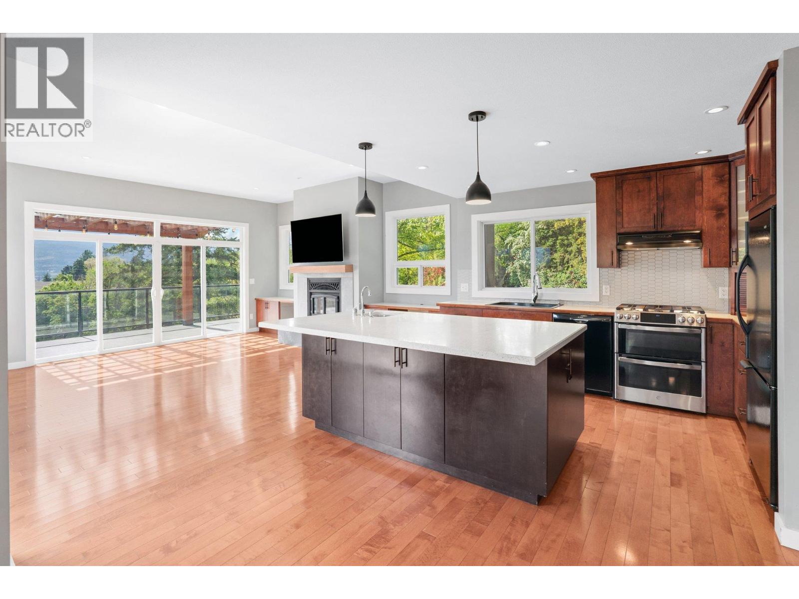 220 West Bench Drive, Penticton