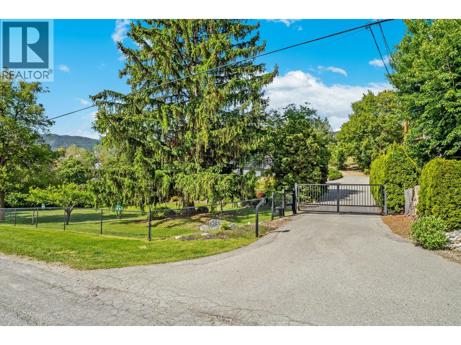 220 West Bench Drive, Penticton