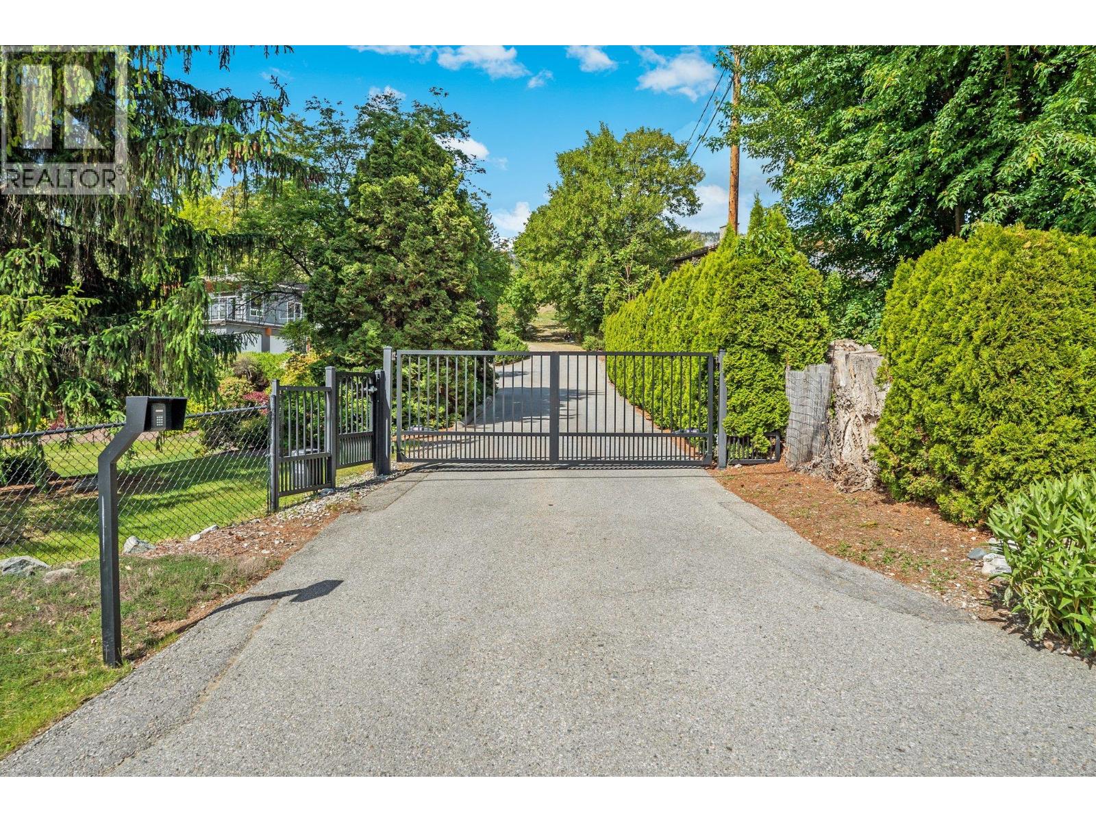 220 West Bench Drive, Penticton