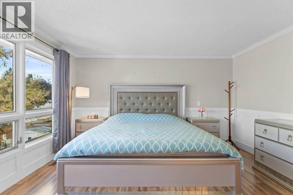 Single Family House for Sale in  Woodmont Way SW Woodbine Calgary 