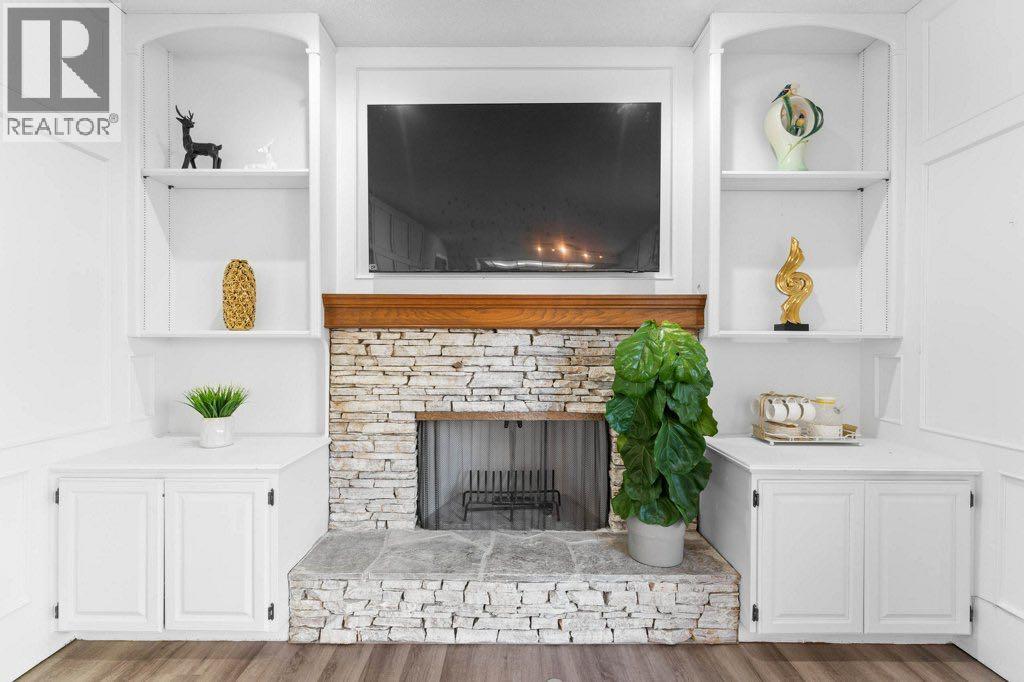 Single Family House for Sale in  Woodmont Way SW Woodbine Calgary 