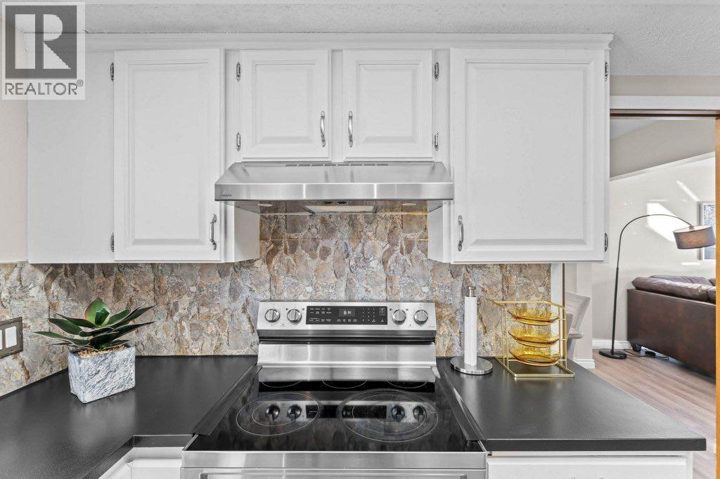 Single Family House for Sale in  Woodmont Way SW Woodbine Calgary 