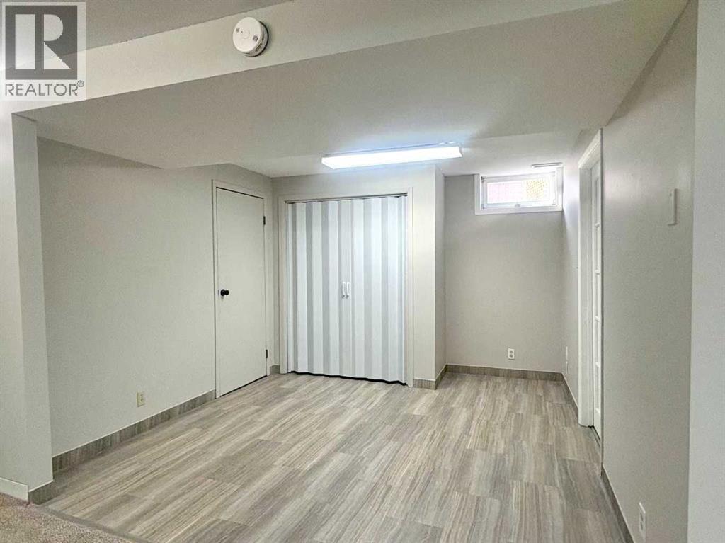 Single Family House for Sale in  Woodmont Way SW Woodbine Calgary 