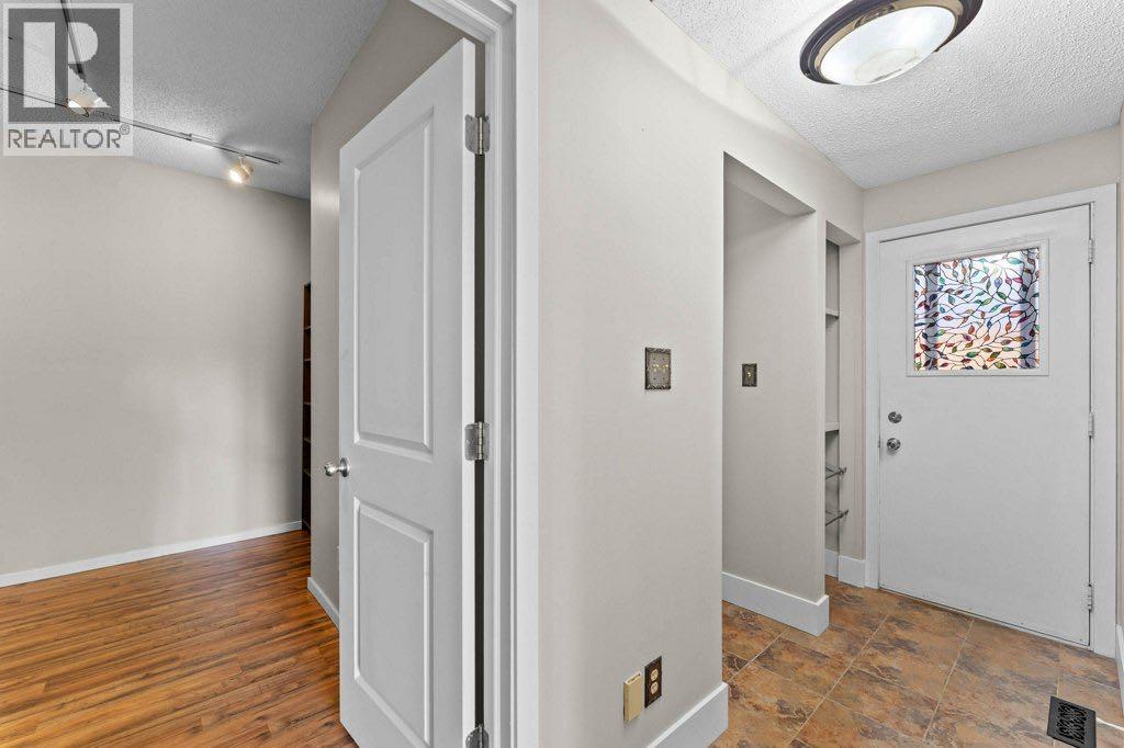 Single Family House for Sale in  Woodmont Way SW Woodbine Calgary 