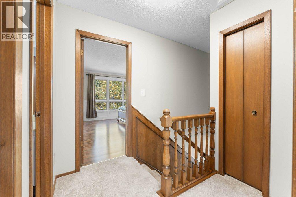 Single Family House for Sale in  Woodmont Way SW Woodbine Calgary 