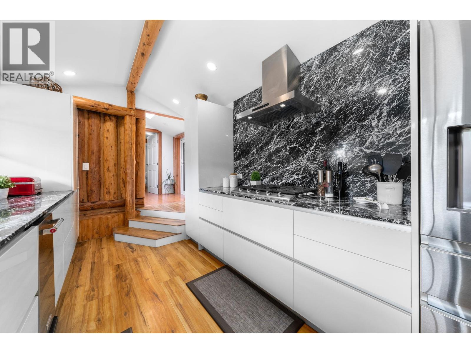 2540 BOSWELL AVENUE, North Vancouver