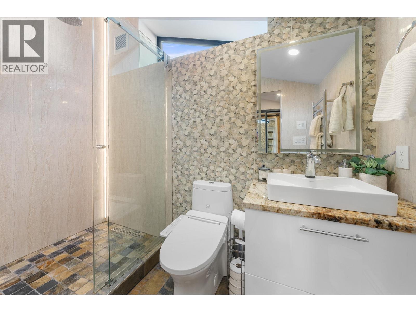 2540 BOSWELL AVENUE, North Vancouver