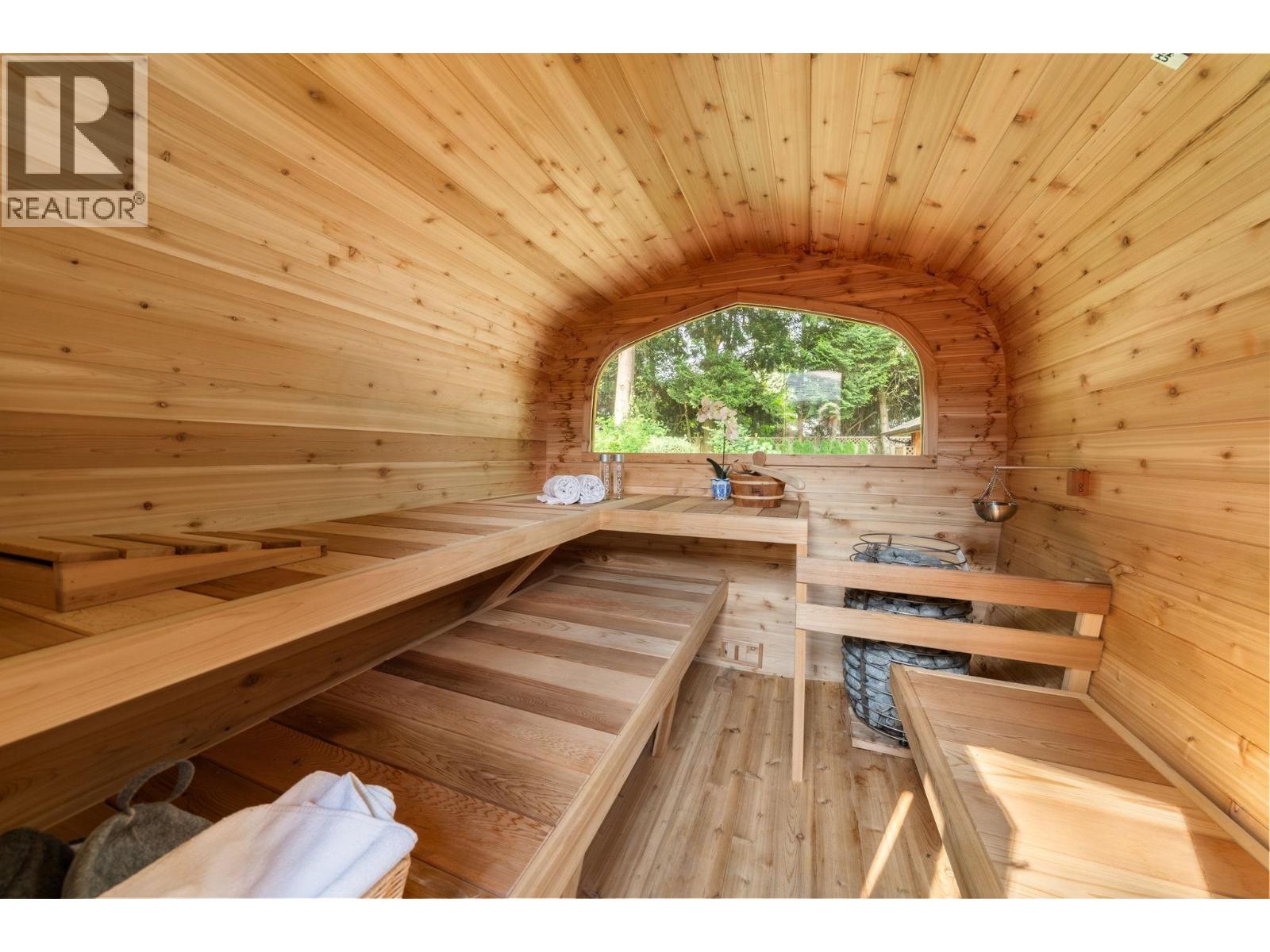 2540 BOSWELL AVENUE, North Vancouver