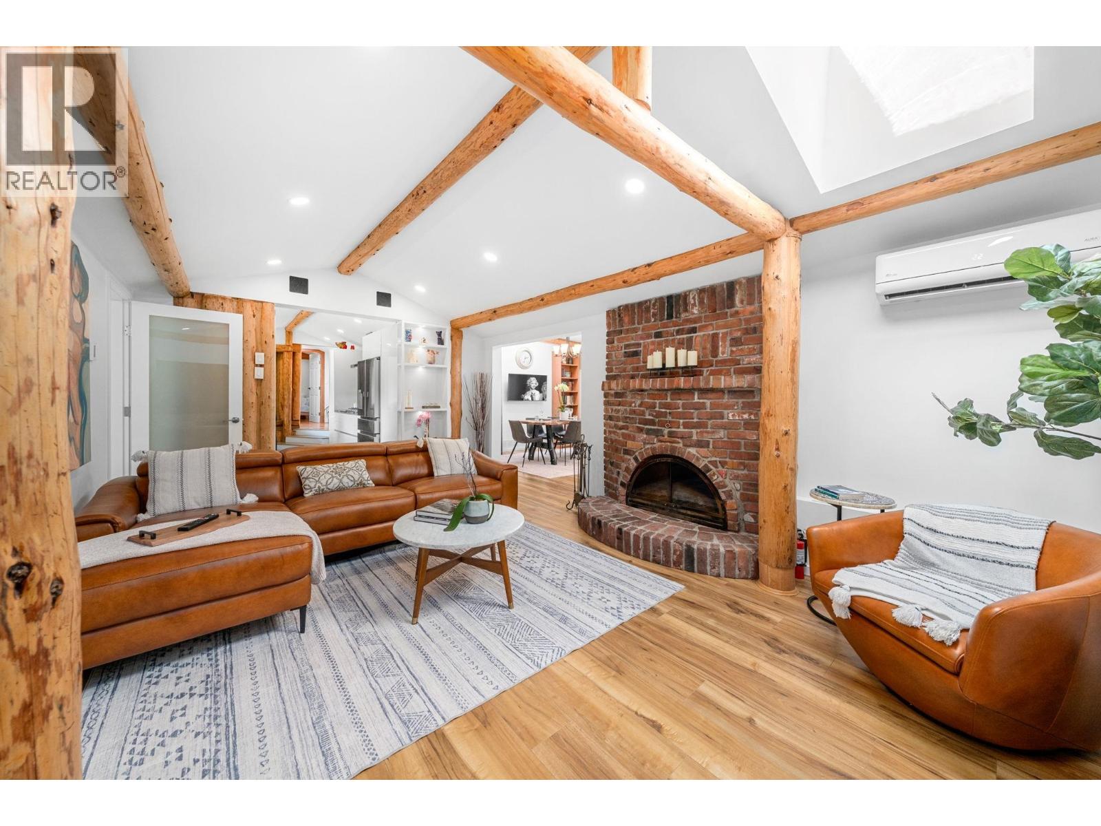 2540 BOSWELL AVENUE, North Vancouver