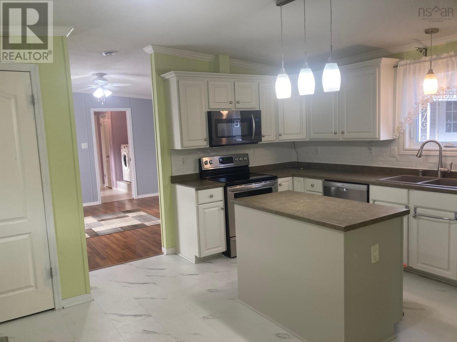 Property 7 of 29 of 38 Sherbrooke Avenue