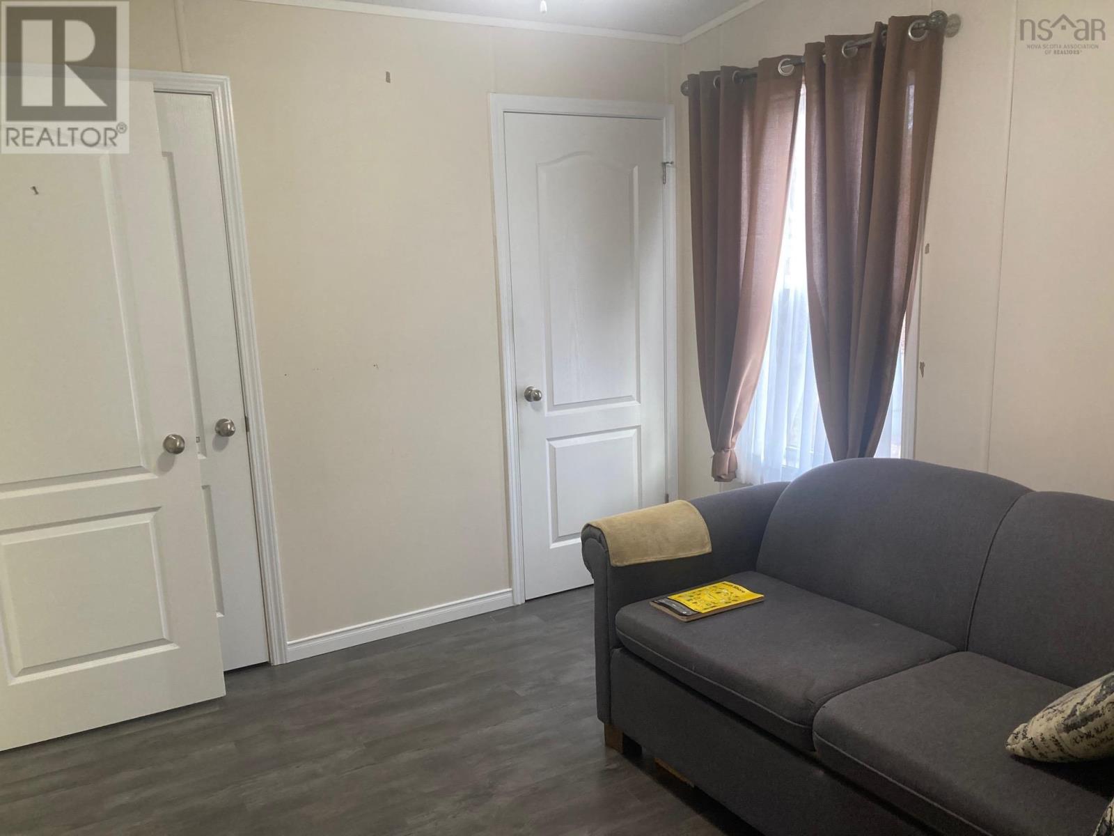 Property 18 of 29 of 38 Sherbrooke Avenue