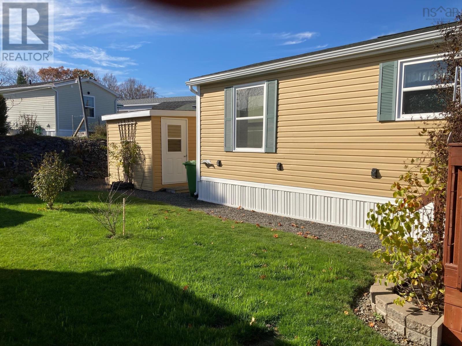 Property 14 of 29 of 38 Sherbrooke Avenue