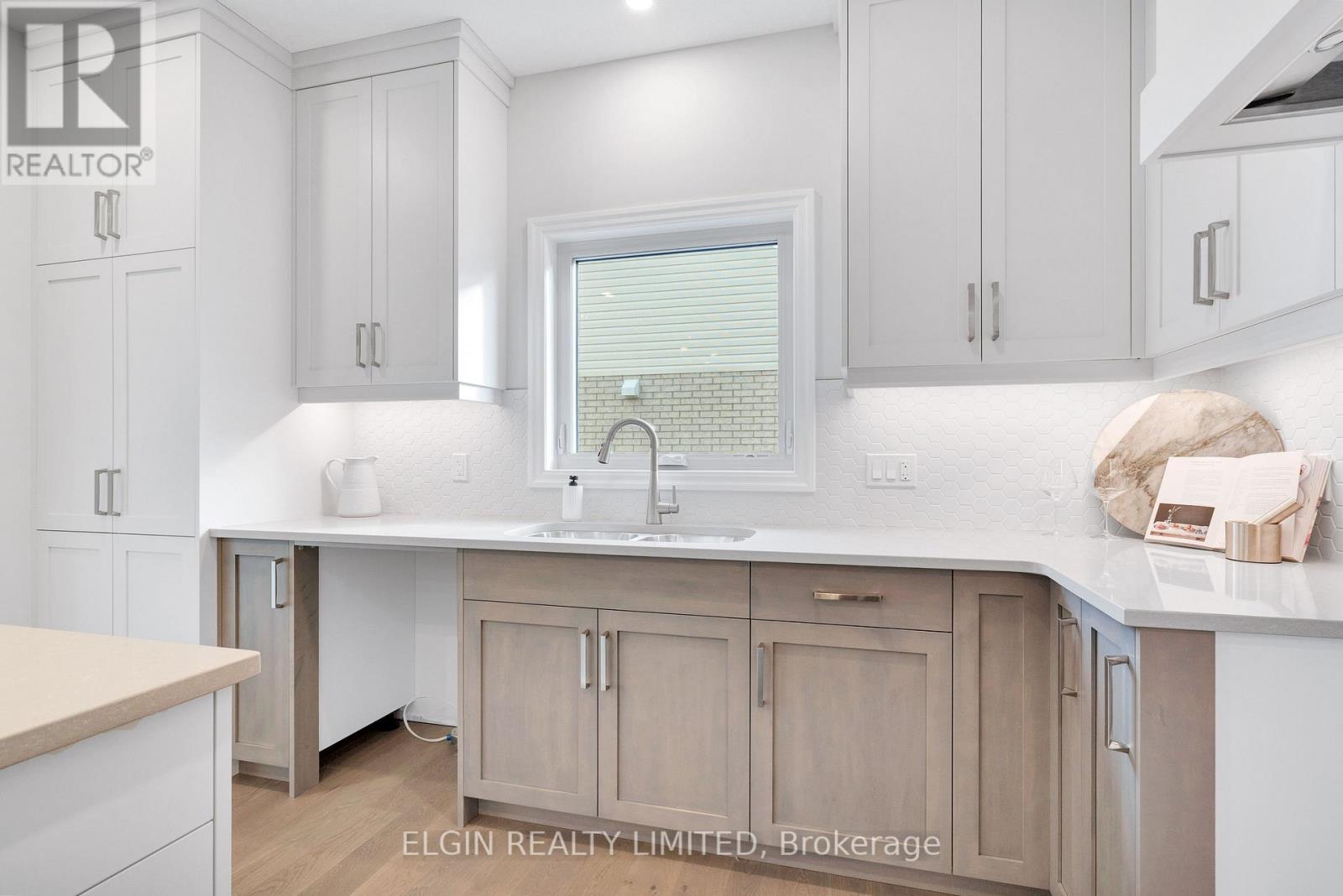 8 HARTLAND CIRCLE - 20