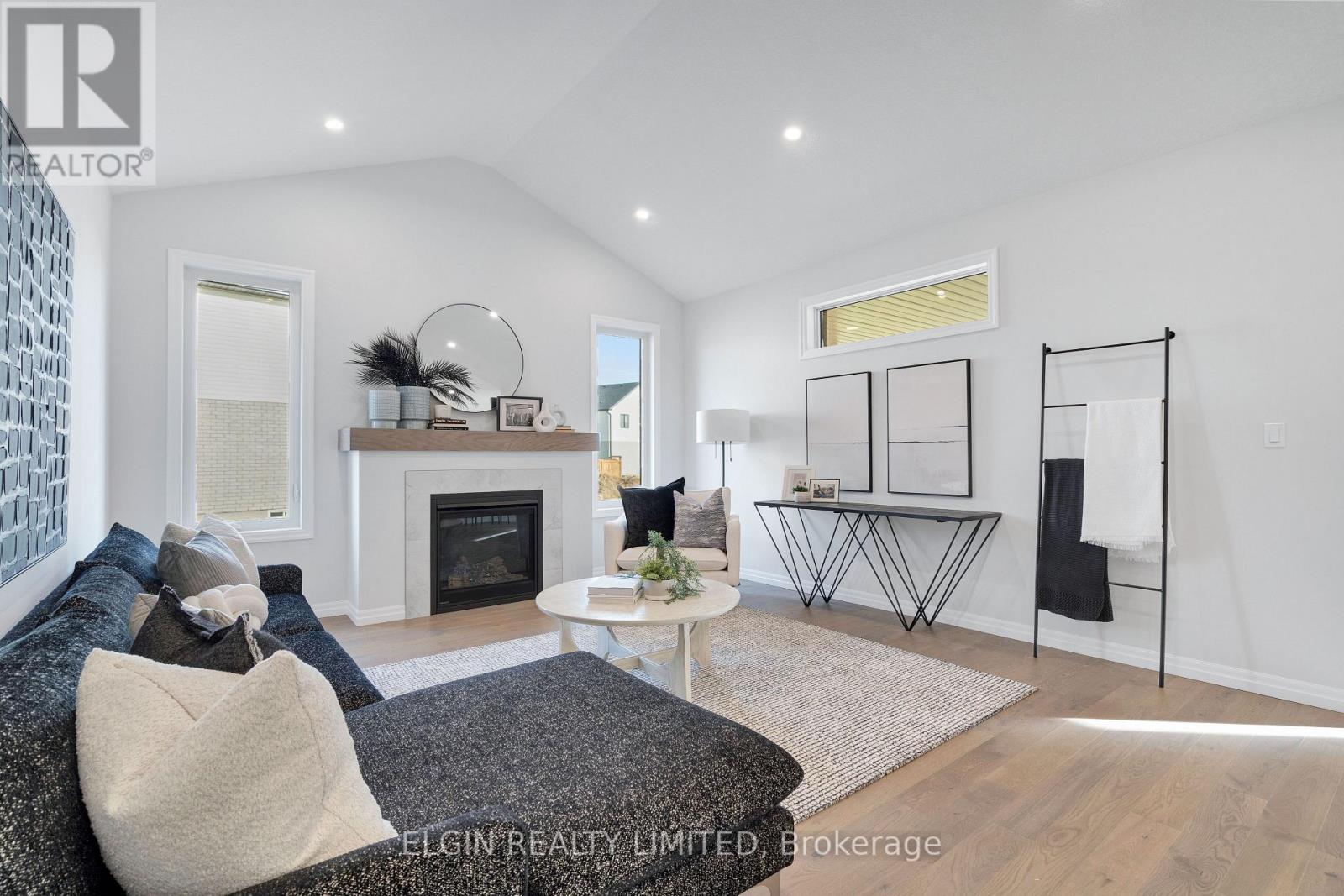 8 HARTLAND CIRCLE - 23