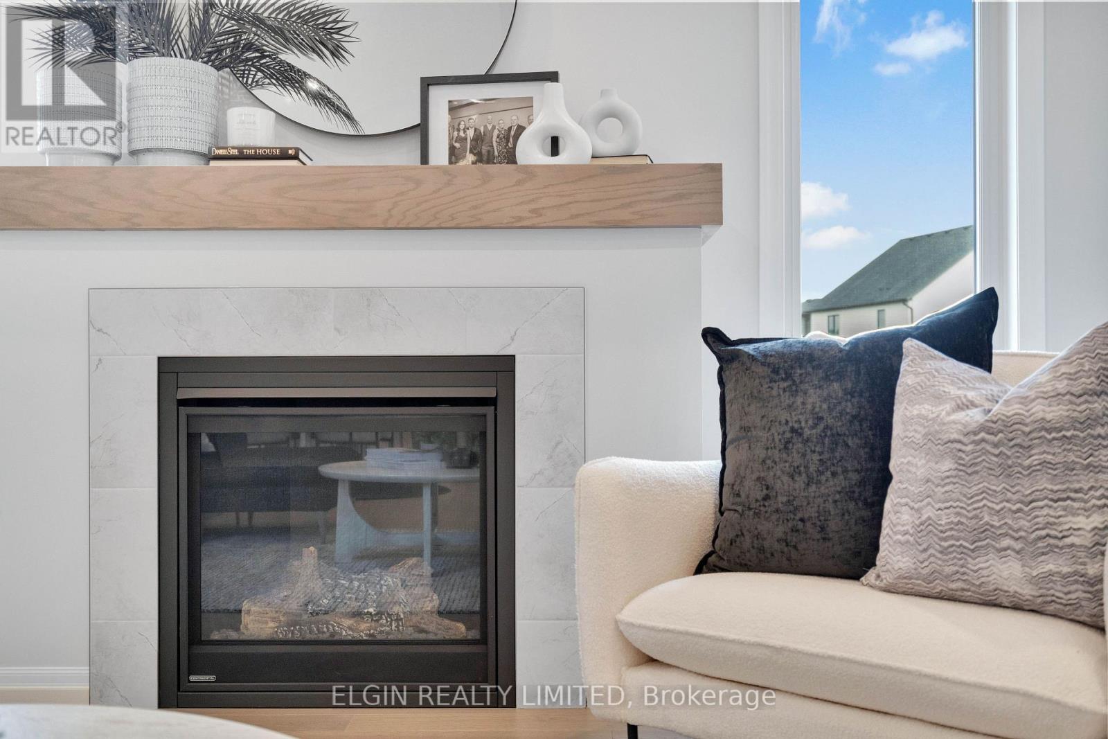8 HARTLAND CIRCLE - 32