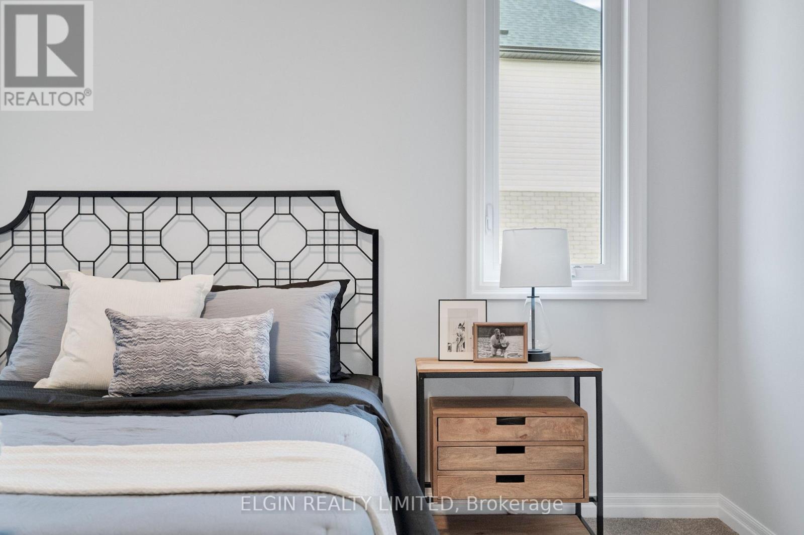 8 HARTLAND CIRCLE - 34