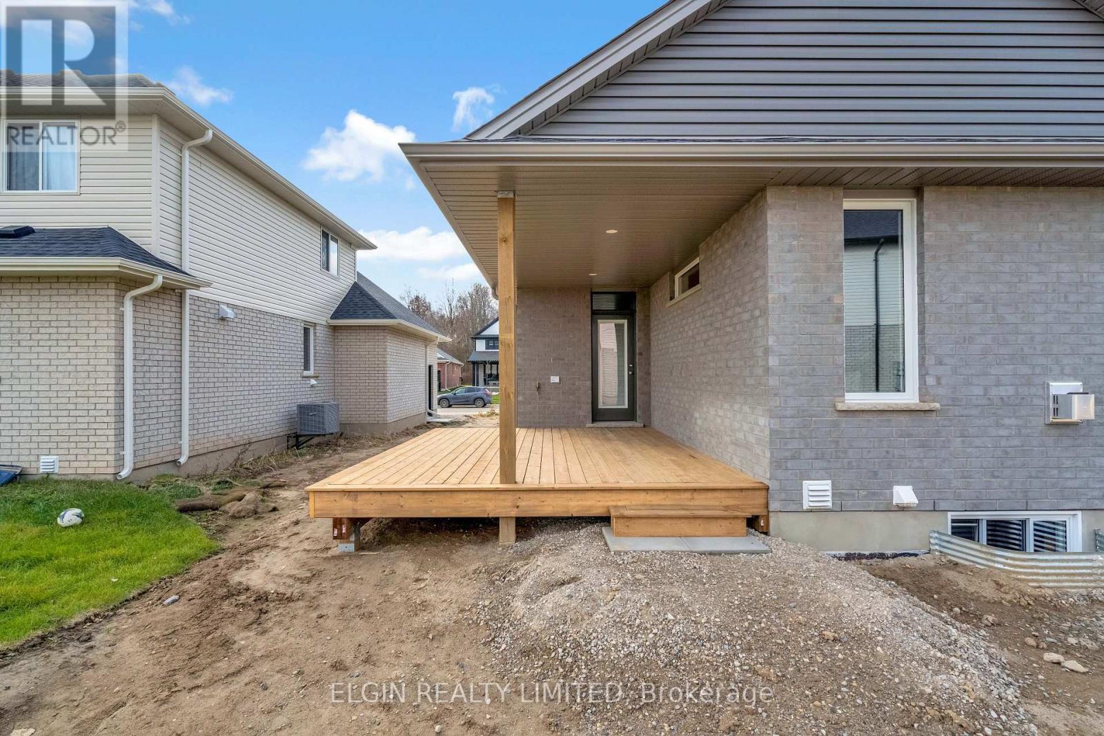 8 HARTLAND CIRCLE - 5