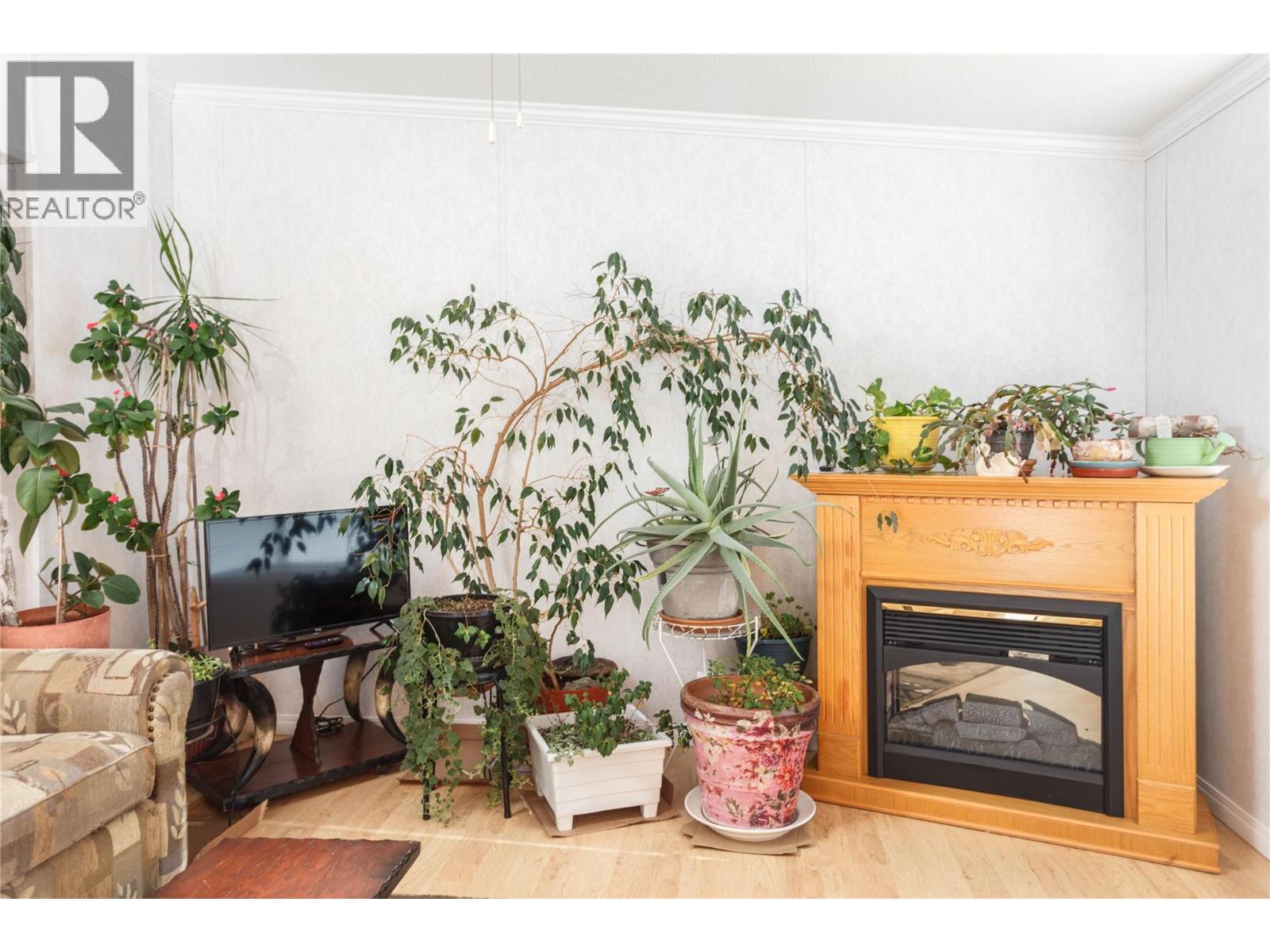 #4 71 Antoine Road - 14