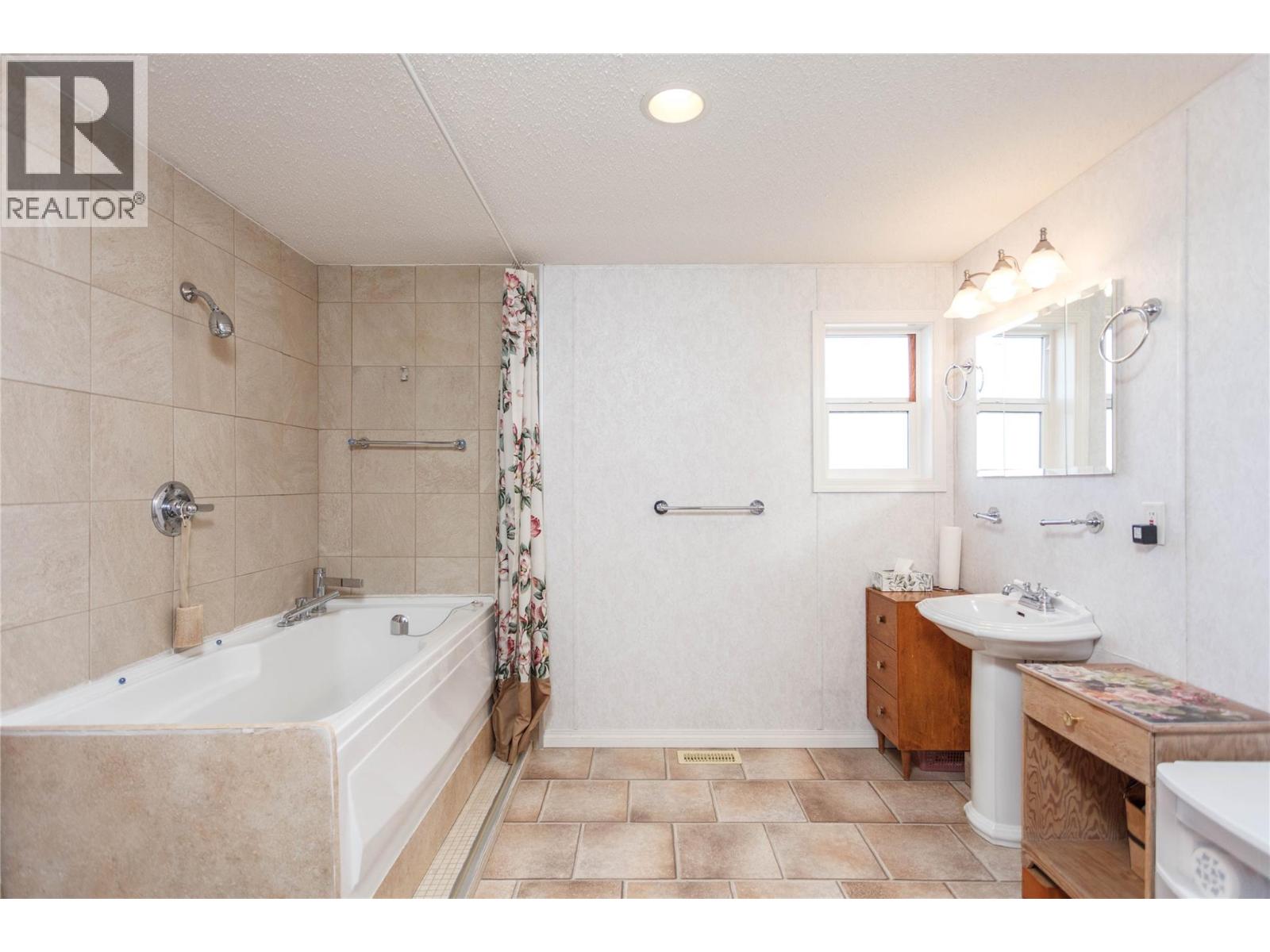 #4 71 Antoine Road - 15